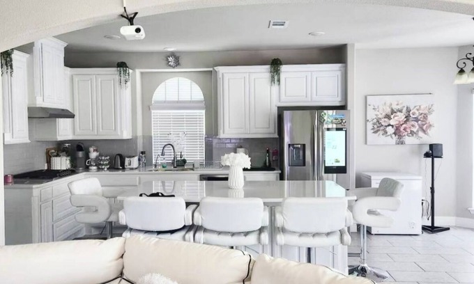 Fate House | Luxe Lakehouse - 5BR/4BA near lake in charming Rockwall