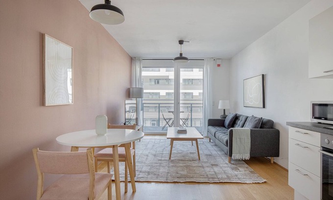 Erdberg Apartment | Luxe Landstraße 1BR w/Garden & Balcony, nr Hyblerpark, by Blueground