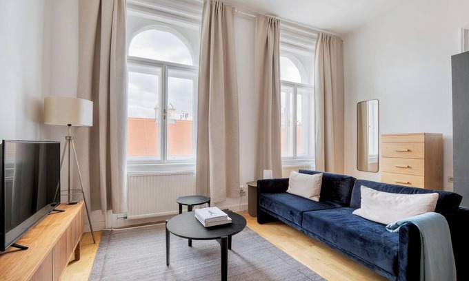 Landstrasse Apartment | Luxe Landstraße Studio w/Elevator, 5 mins to Innenstadt, by Blueground