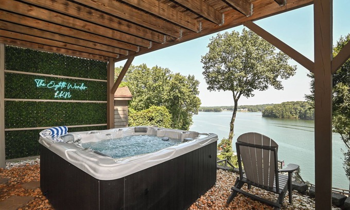 Sherrills Ford House | LUXE, LKN DEEP WATER, VIEWS, HOT TUB, GAME ROOM