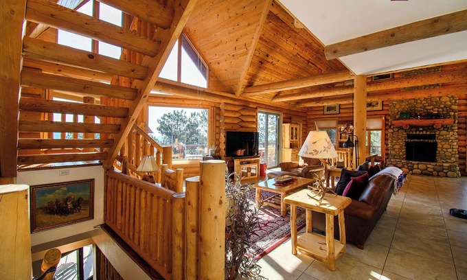 Pine Cabin | Luxe Log Home+Views+Hot Tub+Fire Pit+Open Air Game Room + Red Rocks