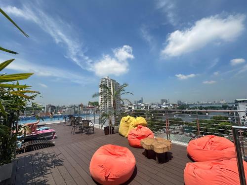Truc Bach Hotel | Luxe Paradise Premium Hotel Pham Hong Thai
