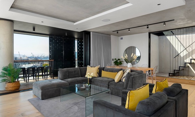 Cape Town City Centre Apartment | Luxe Penthouse - Private Entertainment Area