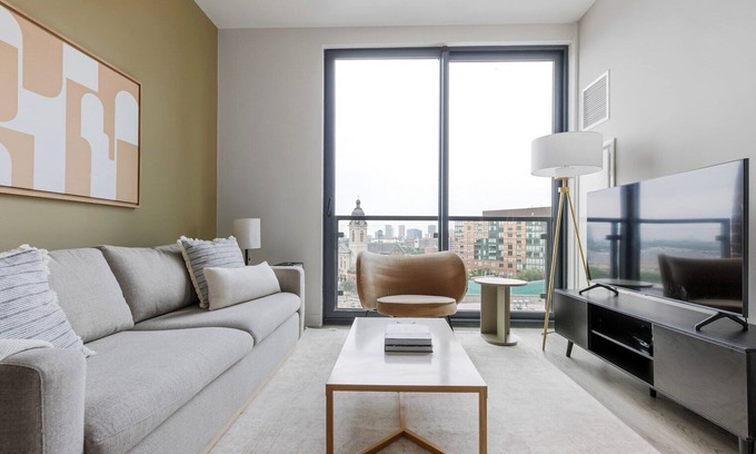 River West Apartment | Luxe River West 3BR w/Pool, Gym, Pet Area, A/C & Rooftop, by Blueground