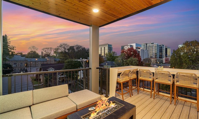 Music Row House | LUXE-Rooftop Echo-Private Deck-4 Mins Broadway