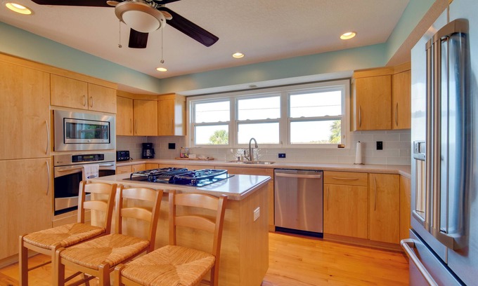 Spring Hill Cottage | Luxe Spring Hill Home w/Patio & Dock!