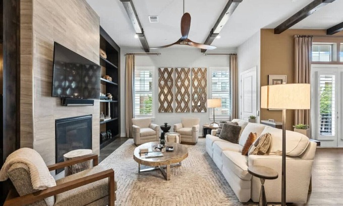 Riverside House | Luxe Townhome | 4bd 5ba Elevator | 1 mile from DT