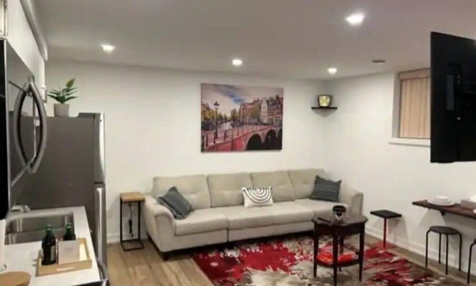 Niagara Falls House | Luxe Townhouse, Niagara Falls