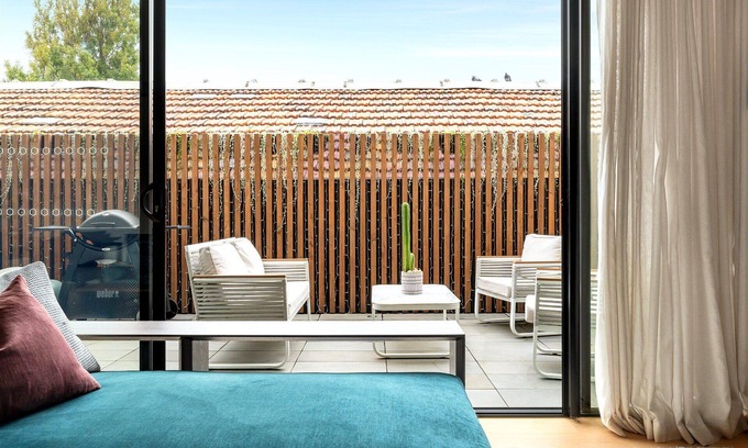 Elwood House | Luxico Elwood Way (With Car Parking)