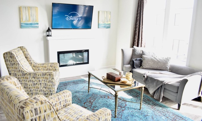 Oakville House | Luxirous 4 bedroom house plus office room in heart of Oakville
