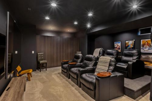 Tremont House | Luxuary Tremont Home - Movie Room, Pet & Baby Friendly