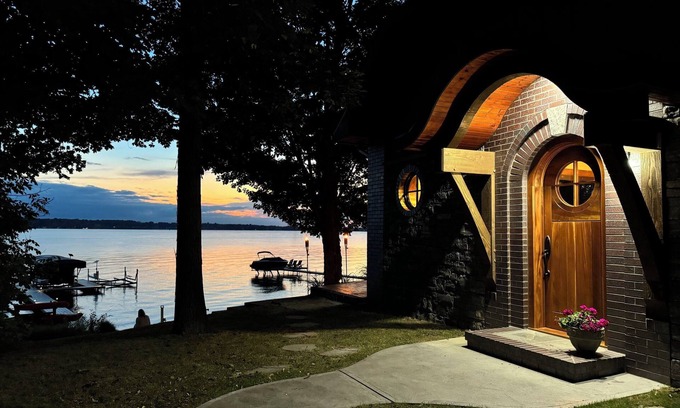 Town of Owasco House | LUXUIRIOUS WATERFRONT CABIN ON OWASCO LAKE