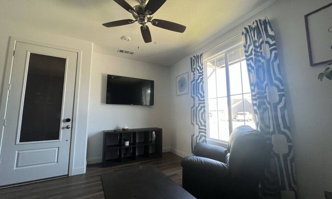 Roosevelt House | Luxurious 1 Bedroom In-law Suite "Private Entry"