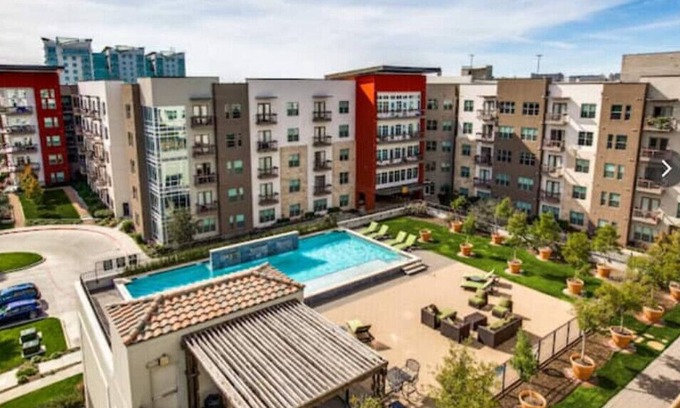 Fort Worth Cultural District Apartment | Luxurious, 1 bedroom near Downtown & Dickies Arena