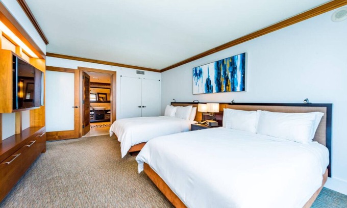 North Beach Apartment | LUXURIOUS 1 BR CONDO WITH OCEAN VIEW, POOL AND SPA