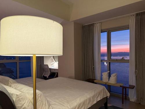 Tambo Apartment | Luxurious 1 Br Facing Manila Bay Sunset Nearby Okada MOA Solaire Ayala Malls