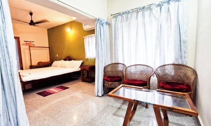 Varkala Bed & Breakfast | Luxurious 1 double Bed BnB 4
