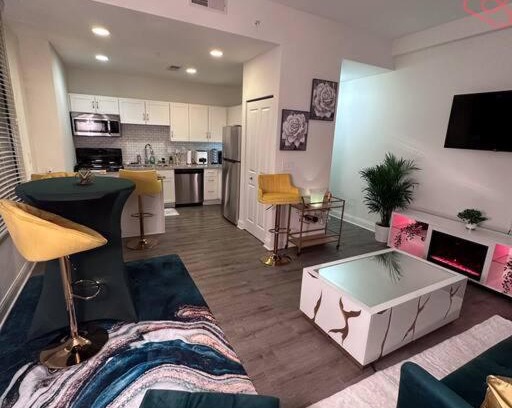 Mile Square Apartment | Luxurious 2 Bedroom Downtown City Views!