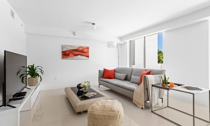 Bay Harbor Islands Apartment | Luxurious 2BR 3BA Apt | Bay Harbor Islands Family-Friendly Stay with Rooftop