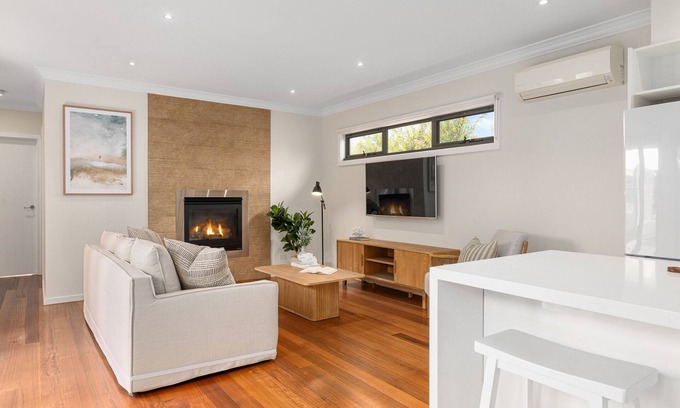 Tootgarook House | Luxurious 3-Bed Home with Outdoor Spa by Beach