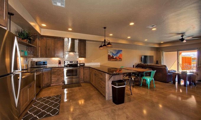 Moab South Valley House | Luxurious 3 bedroom, 2 bathroom townhome. Sleeps 7, panormic views of red rocks.