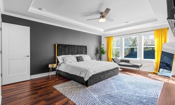 Pittsburgh House | Luxurious 4-bedroom home, 13 min to Airport, 10 min to Dtown, 34 min to Buckhead