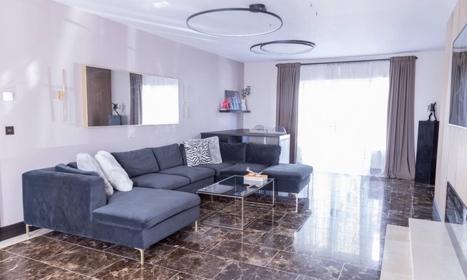 Magherafelt House | Luxurious 4BD family Retreat in Magherafelt