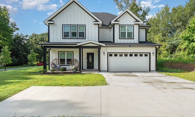 Hayes House | Luxurious 5-bedroom house with swim-spa, fitness&weight room, game room, & more!