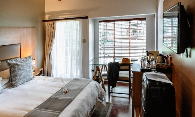 Harare Apartment | Luxurious 5* Deluxe Suite at Sandalwood Lodge - 2265