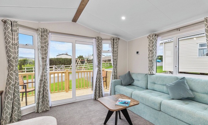 Wiseman's Bridge House | Luxurious and contemporary caravan.