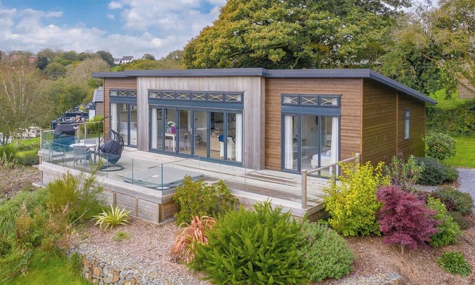 Narberth Ski Chalet | Luxurious and contemporary lodge with panoramic views.