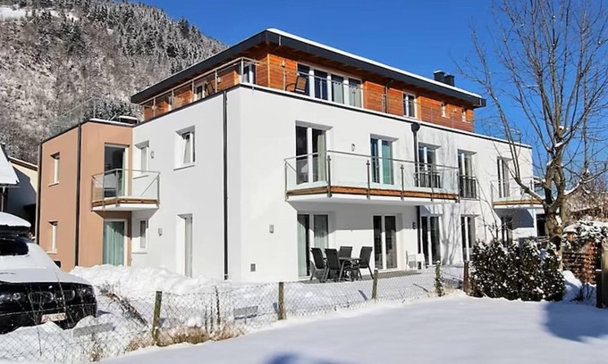 Schuttdorf Apartment | Luxurious and spacious apartment near AreitXpress