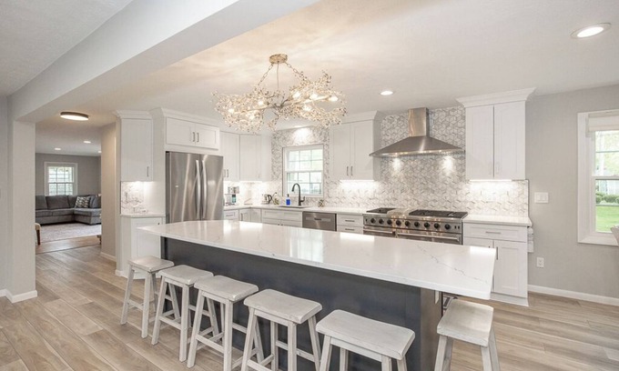 Avon Lake House | Luxurious and Spacious House—Hot Tub and EV charger n