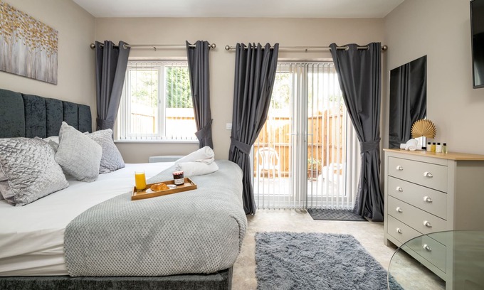 Barnt Green Apartment | Luxurious Apartment - Close to the NEC & Airport