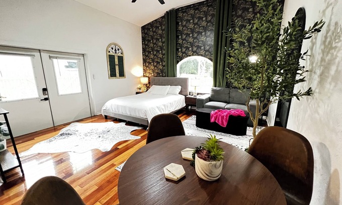 Conway Apartment | Luxurious Bath, Peaceful Stay: Private Guesthouse