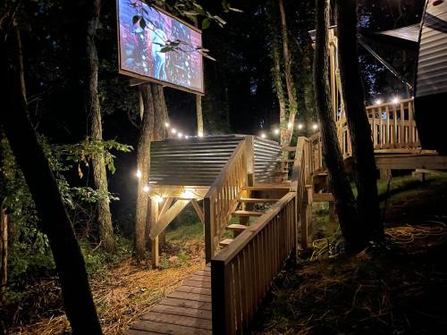Jonesville Other | Luxurious Camping -Theater, Hot-Tub, Keg, Fire Pit