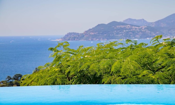 La Croix des Gardes Apartment | Luxurious Cannes partment, SEA VIEW And INFINITY SWIMMING POOL