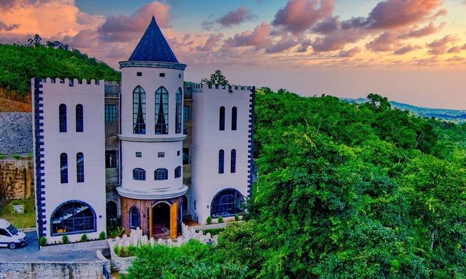 Jaco Villa | Luxurious Castle; Ocean Views & Waterfalls! Complimentary Onsite Driver and Chef