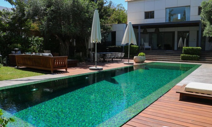 Herzliya Pituach House | Luxurious Coastal Villa with Pool Near the Beach
