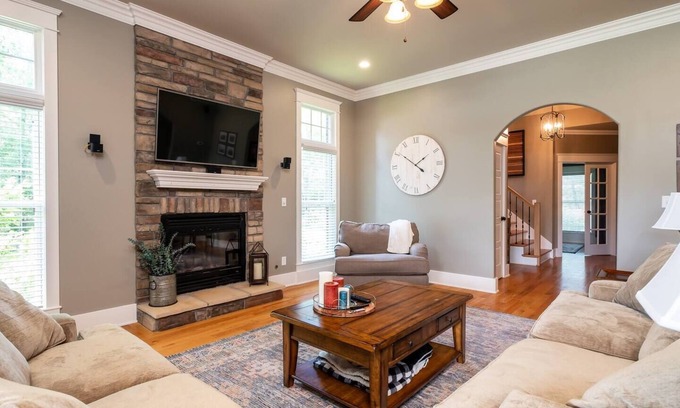Buechel House | Luxurious Corporate/Derby Rental