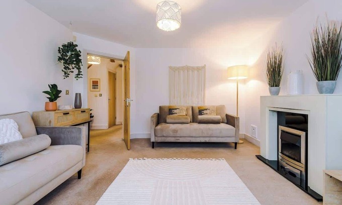 Chester House | Luxurious Cosy 4BR Home Cheshire