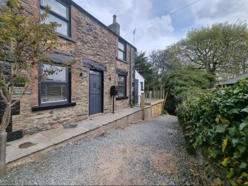 Millom House | Luxurious Cottage with hot tub, Lake District