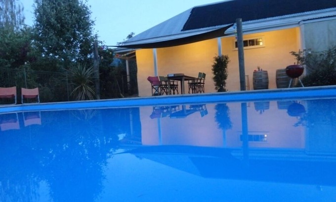 Stoke Cottage | Luxurious Cottage with Private Swimming Pool