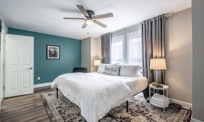 Old Northside House | Luxurious Downtown 3BR Townhome Dual King Beds Games Private Garage