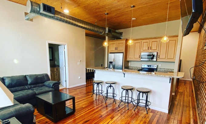 Russellville Apartment | Luxurious Downtown apartment