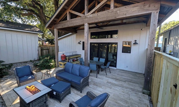 East Hill Villa | Luxurious East Hill Guest House w/King Bed!