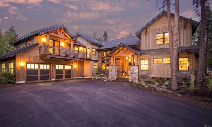 Deschutes River Woods House | Luxurious Estate among the Pines w/Hot Tub, EV Charger & so much MORE!