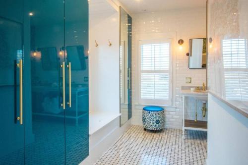 West Harwich House | Luxurious Estate Private Heated pool