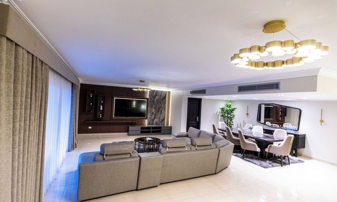 Heliopolis Apartment | Luxurious Family 5BR Pool View Near Airport!