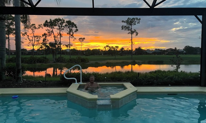 Fort Myers House | Luxurious golf home with pool in prestigious Colonial Country Club + Amenities